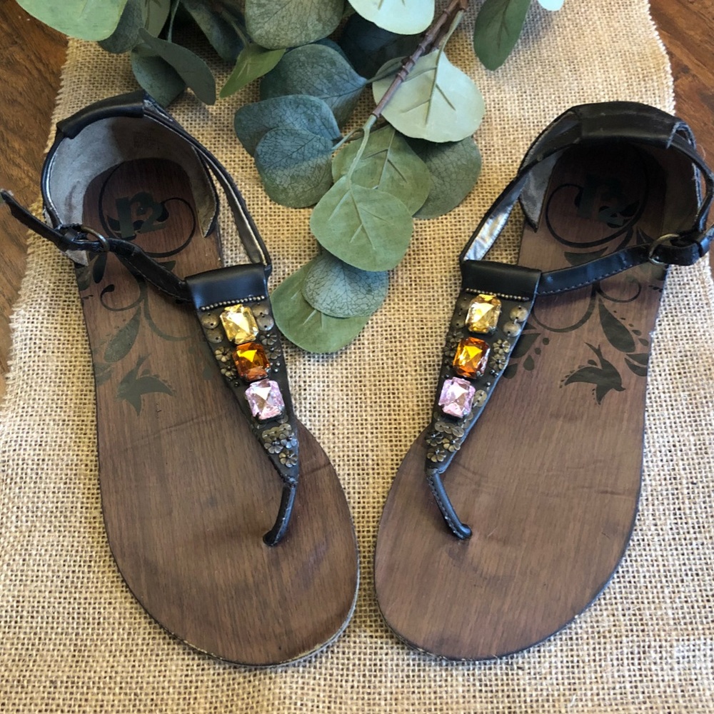 Brown Sandals with Jewels. Size 8.